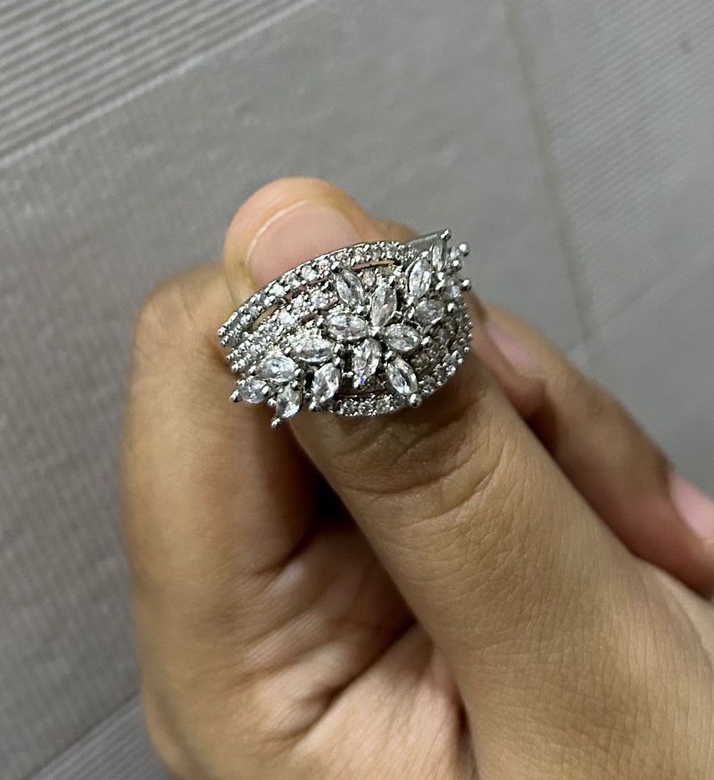 Sparkling Floral Design Ring