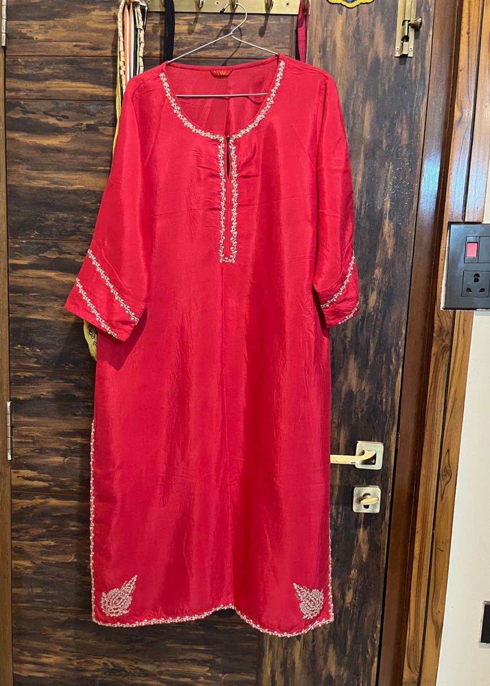Vibrant W Kurta with unique Embellishments