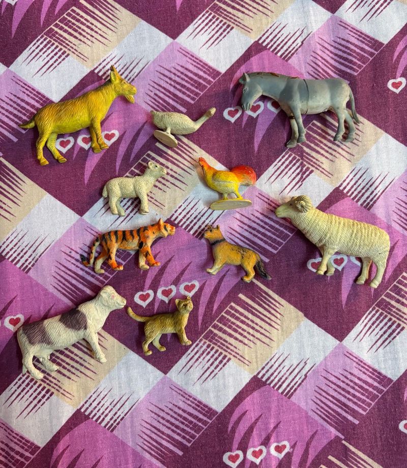 10 animal figurines