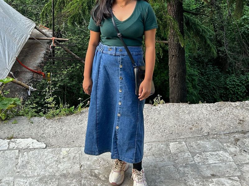 Denim Button-Front Midi Skirt - crop top