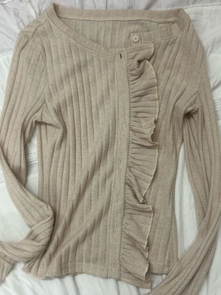 Ruffled Knit Cardigan - Elegant &amp; Comfortable
