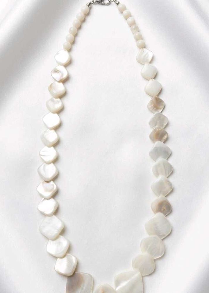 🤍 Handcrafted Rare Mother-of-Pearl Statement Neck