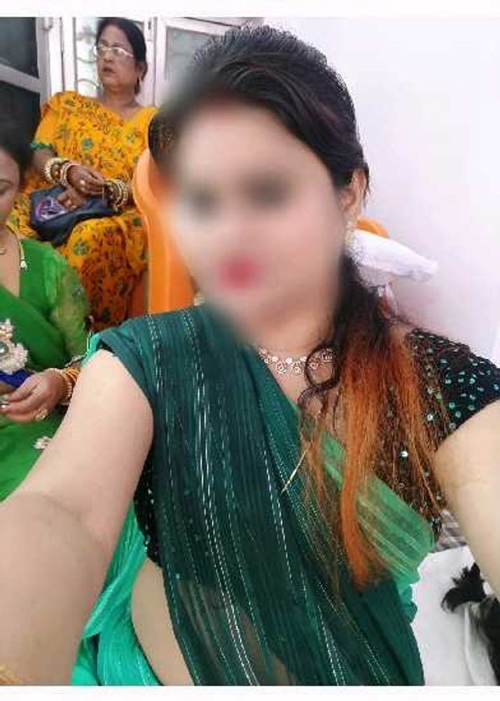 Beautiful 2 colour saree in discount