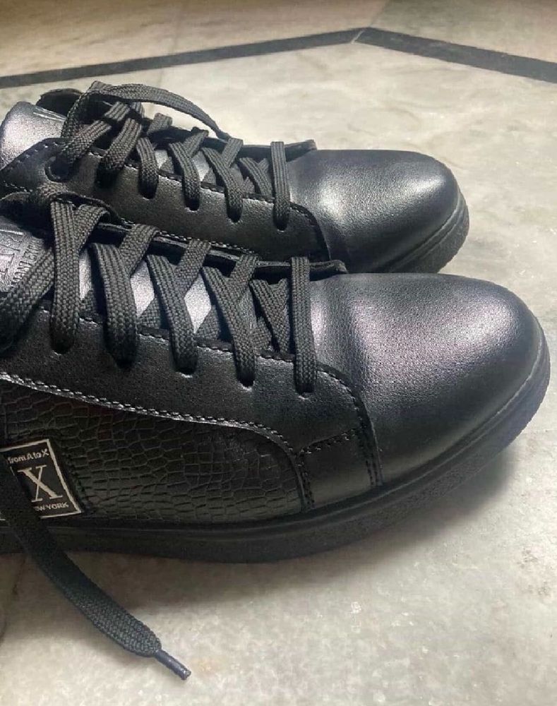 aarmani exchange sneaker
