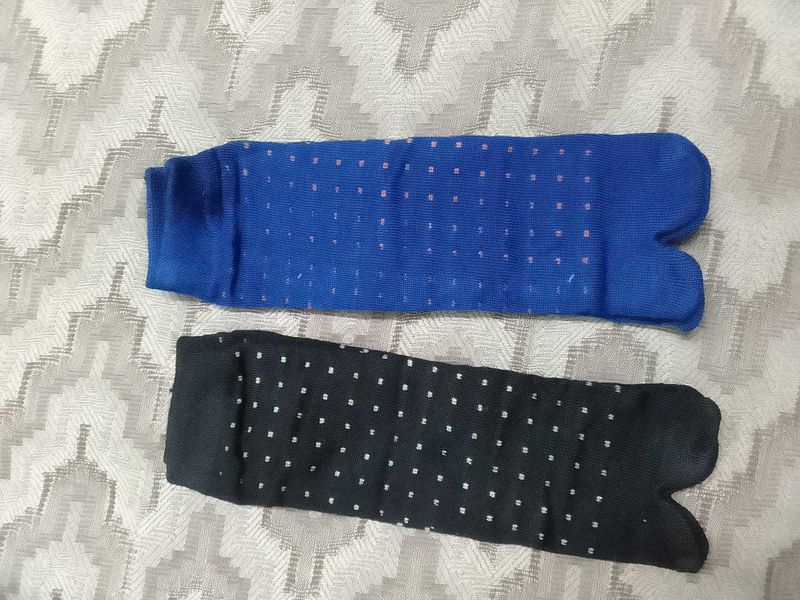 Unused 2 pair polka dots printed ankle socks