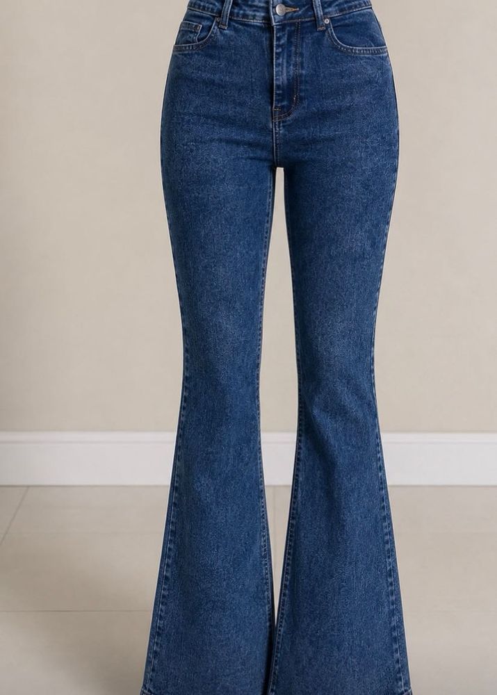 Trendy High-Waisted Flared Jeans – New