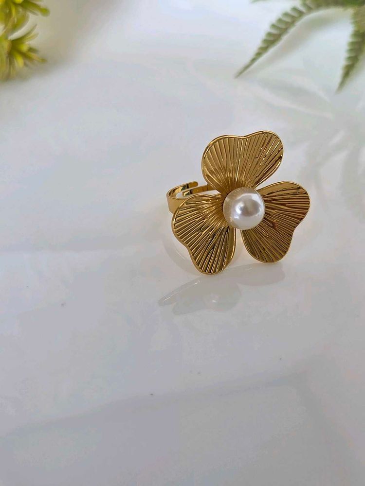 Adjustable Elegant Gold Flower Pearl Ring