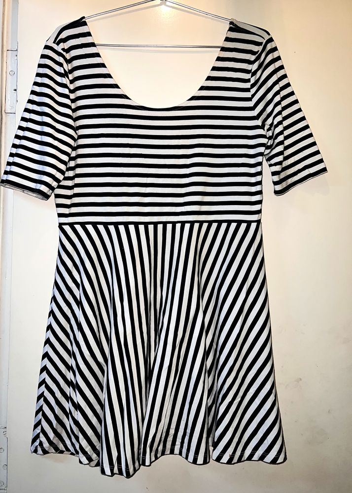 Striped Deep Neck Dress Above Knee L Size