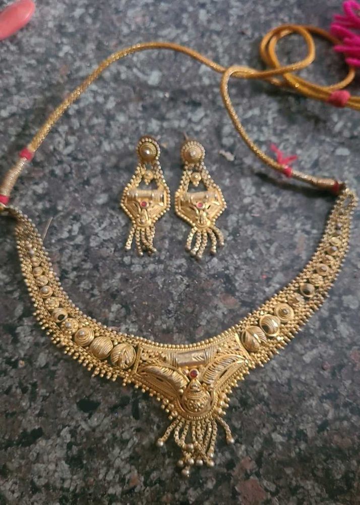 Elegant Gold Necklace and Earring Set