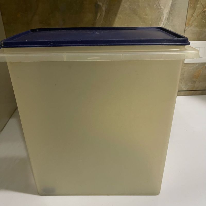 10 Kg Tupperware Container