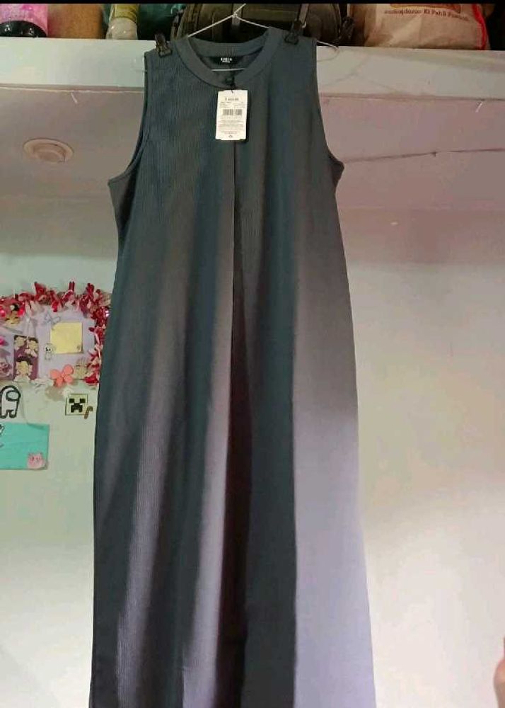Elegant Sleeveless Maxi Dress