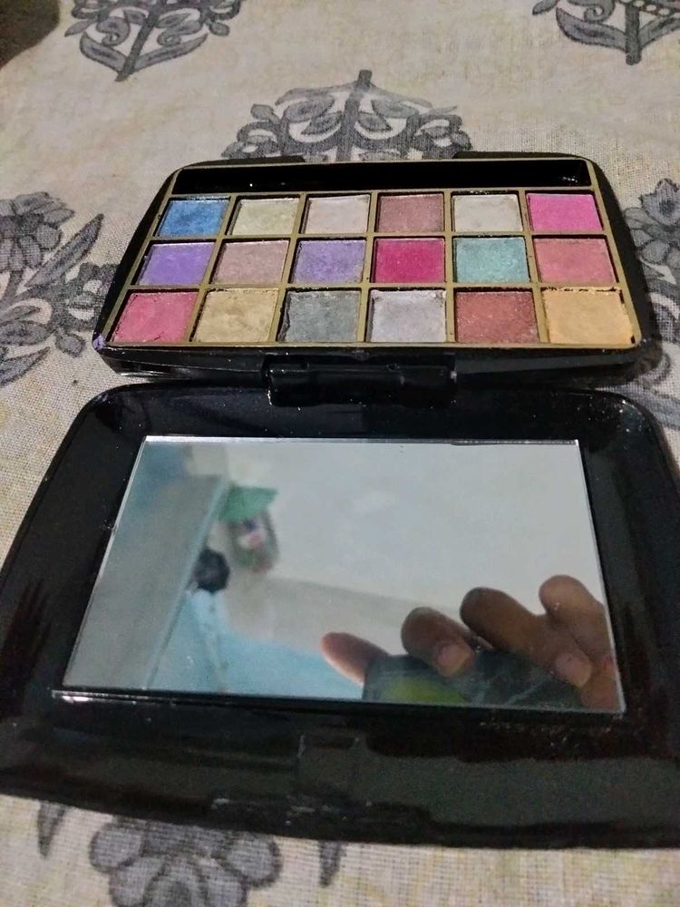 16 Color Eyeshadow Palette
