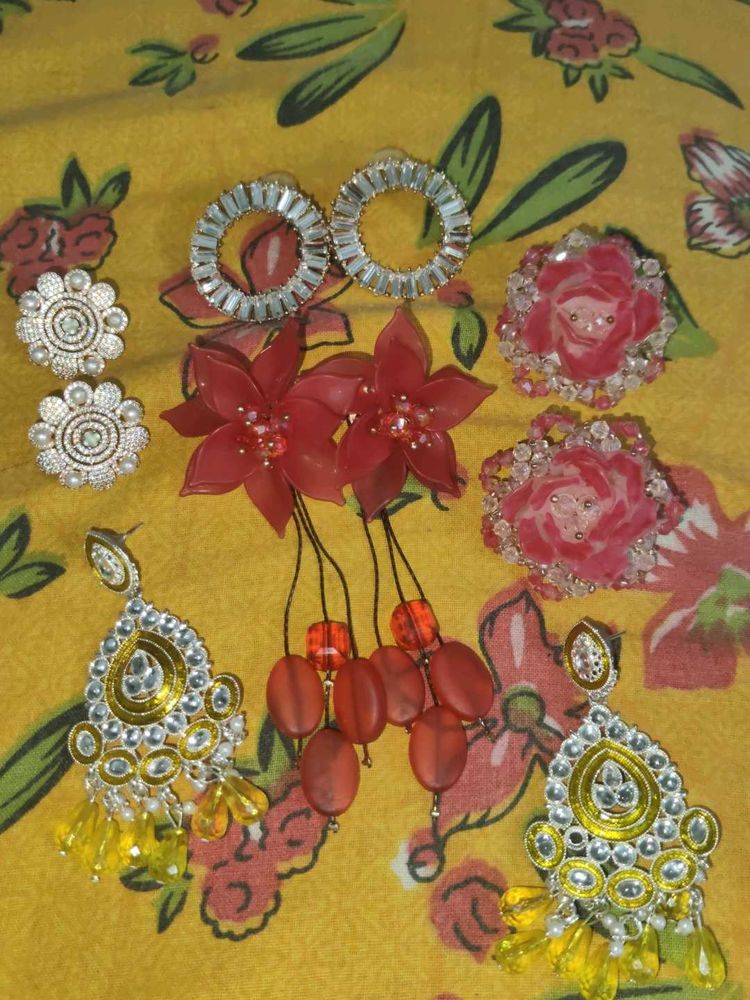 Jewellery Set Combo Of 5 Earrings With Freebies