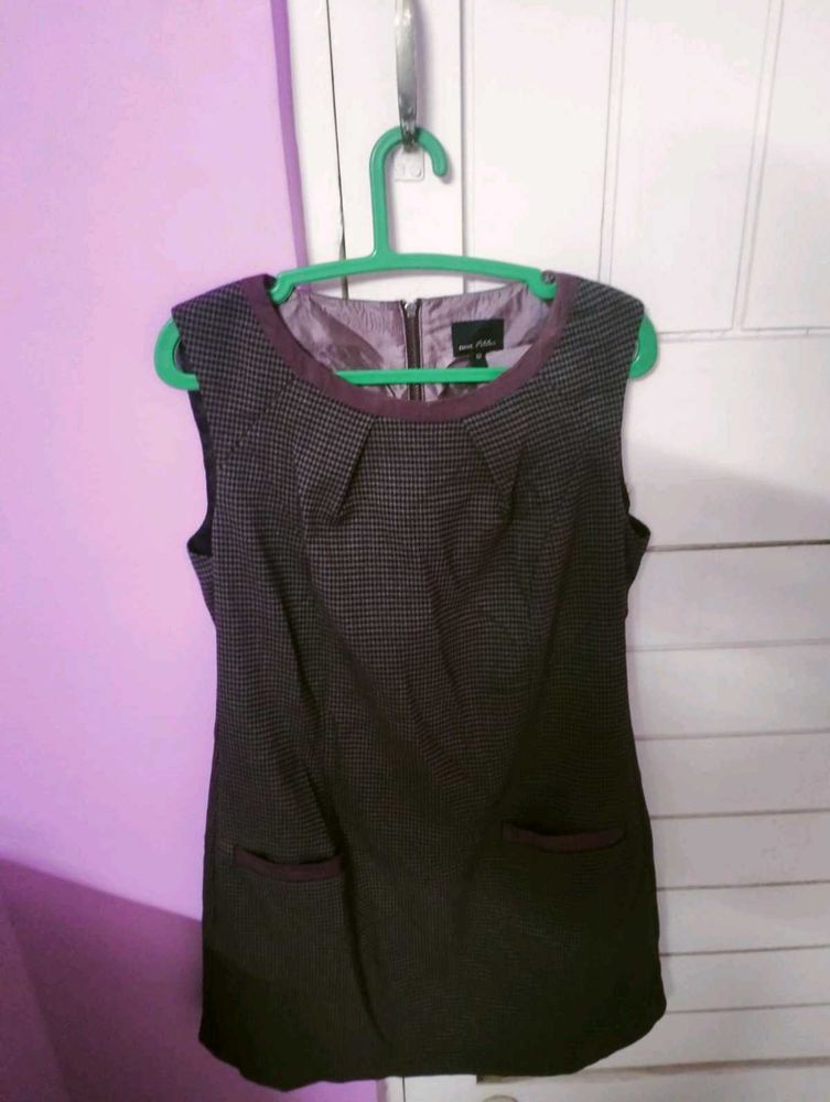 Chic Sleeveless Dress