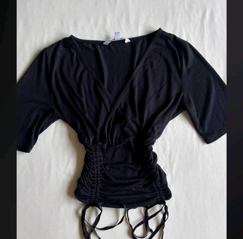 V neck ruched black top