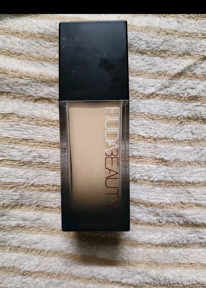 Huda Beauty Foundation Bottle