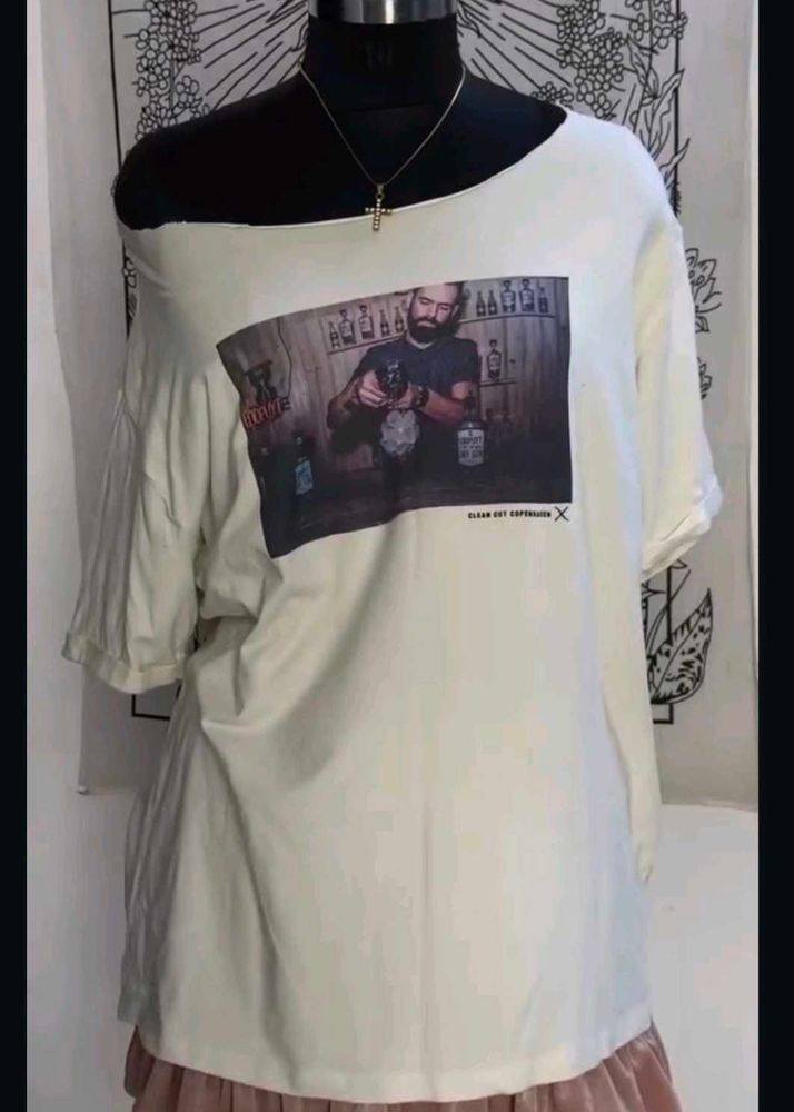Oversized off shoulder Graphic Print  T-Shirt