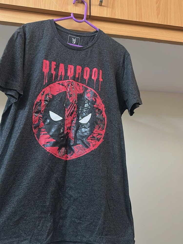 Deadpool Graphic T-Shirt - L