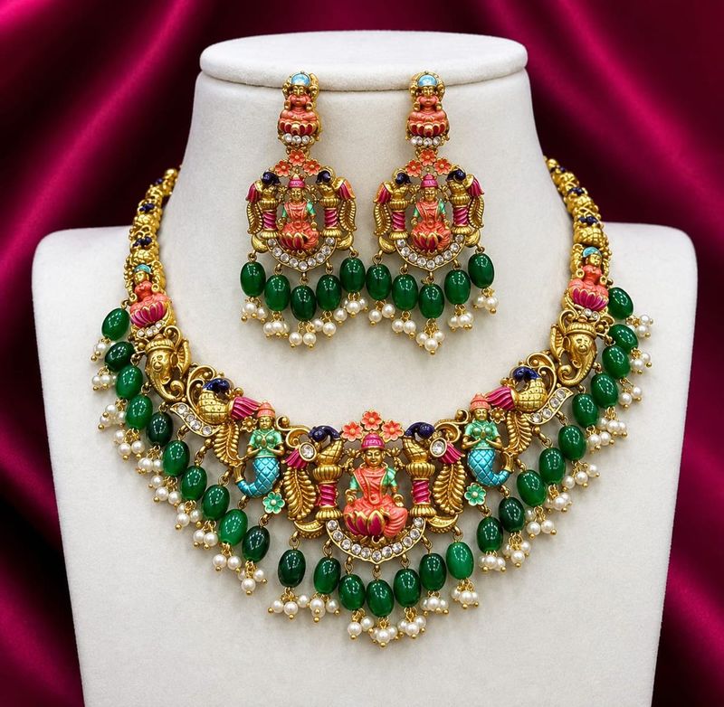 Exquisite Kundan Necklace &amp; Earring Set