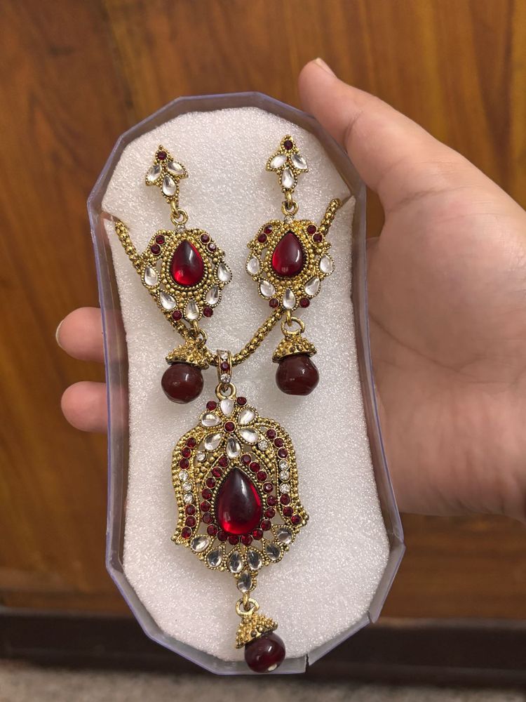 Elegant Red Stone Jewellery Set