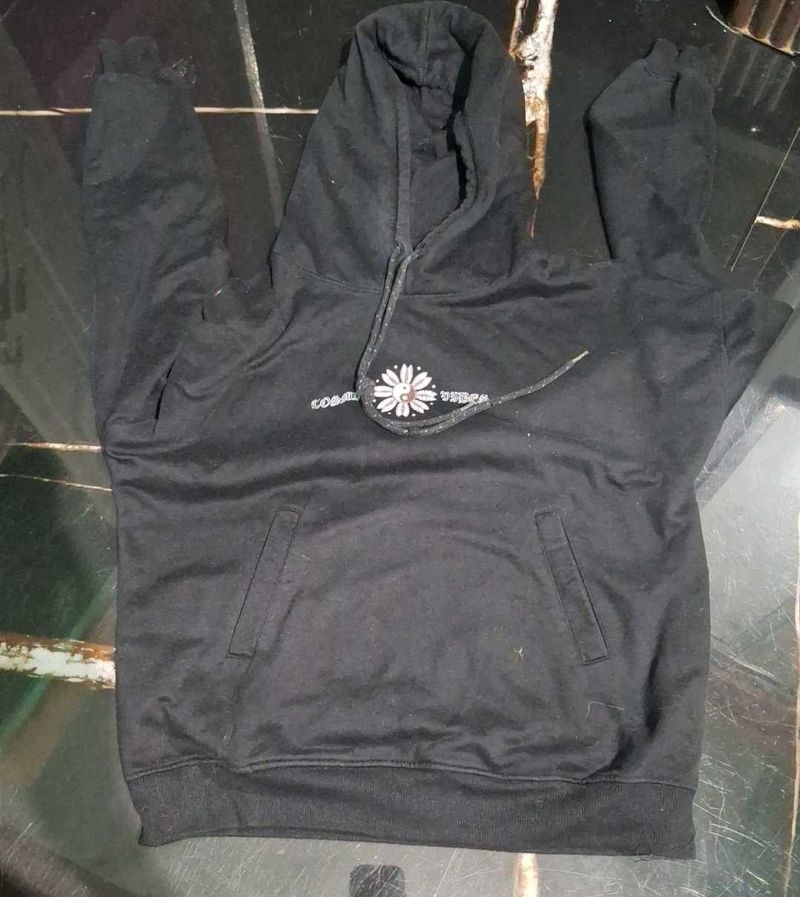 Comfy Black Hoodie with Daisy Graphic