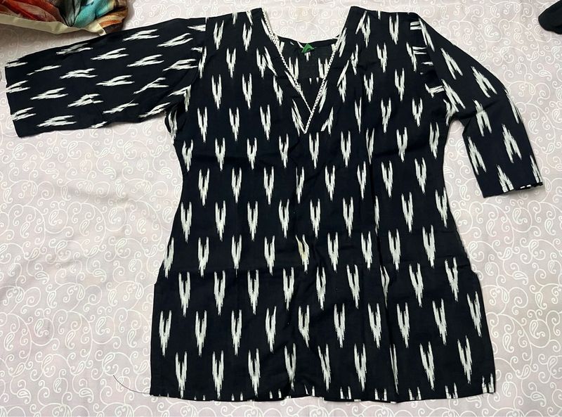 Stylish Black &amp; White Ikat Print Kurta