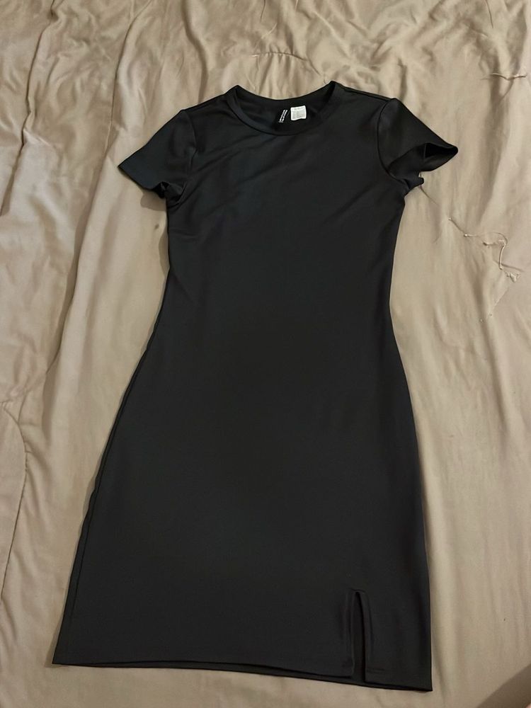 mini black dress with slit