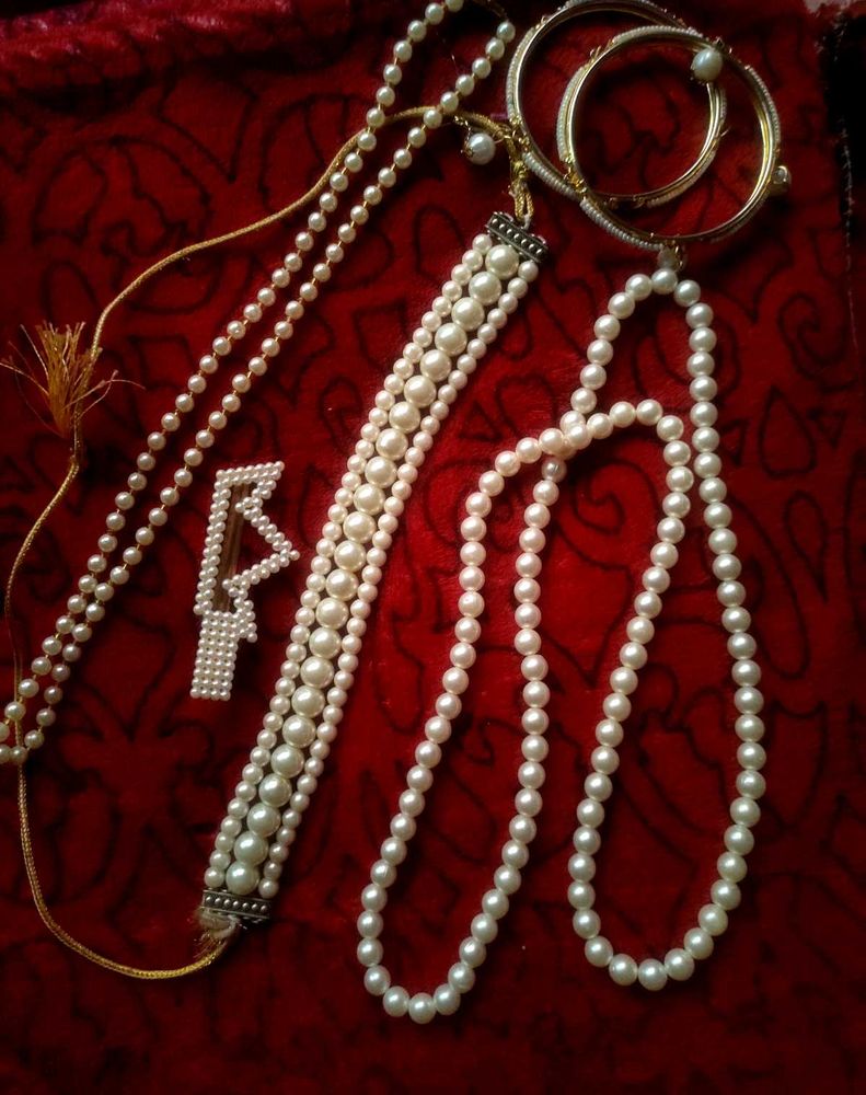 Elegant Pearl Jewellery Set