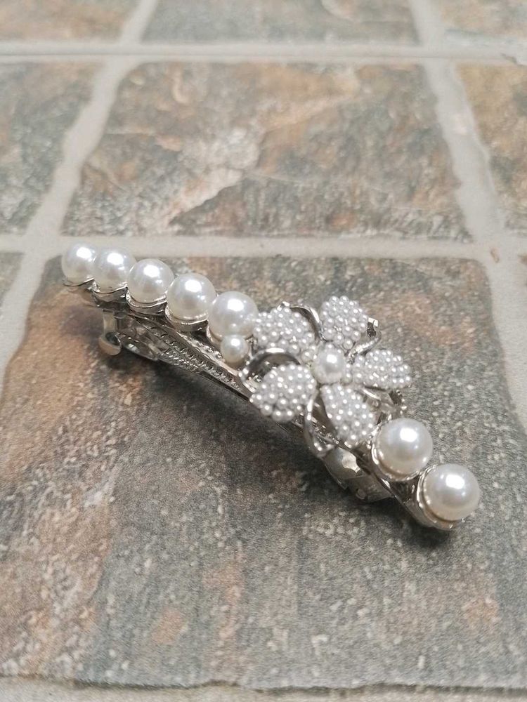 Elegant Pearl &amp; Floral Hair Clip