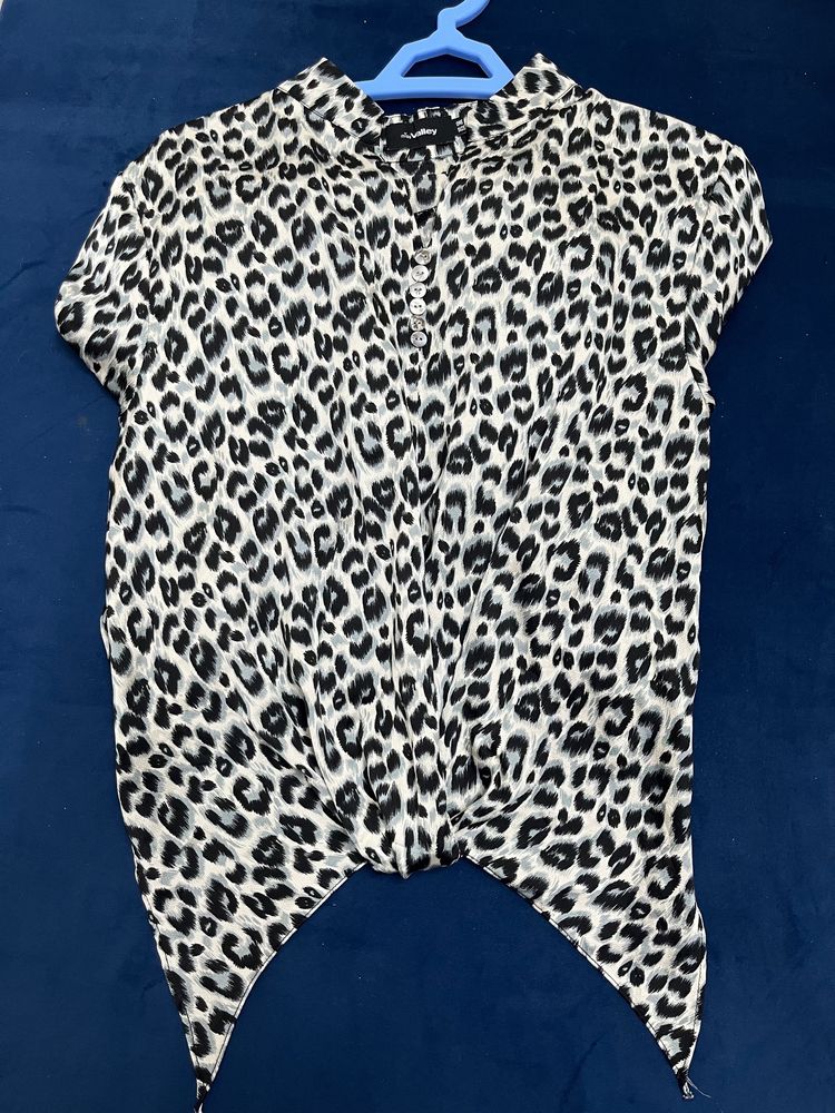 Leopard print top