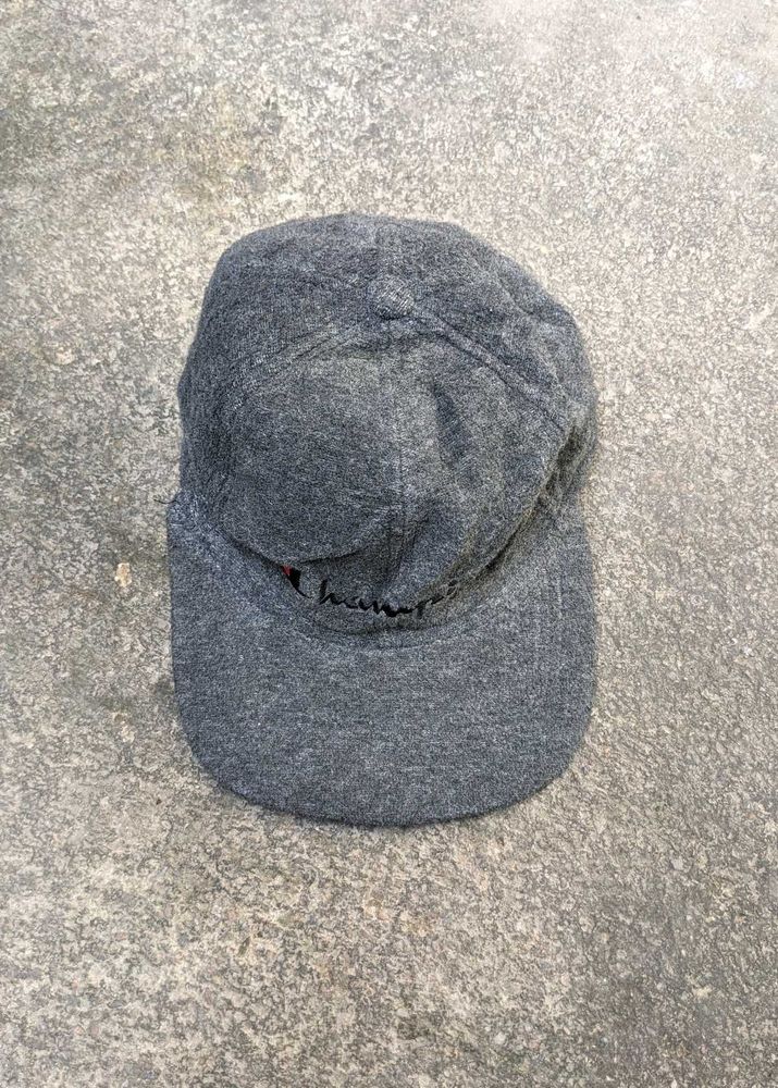 Grey Baseball Cap 🧢