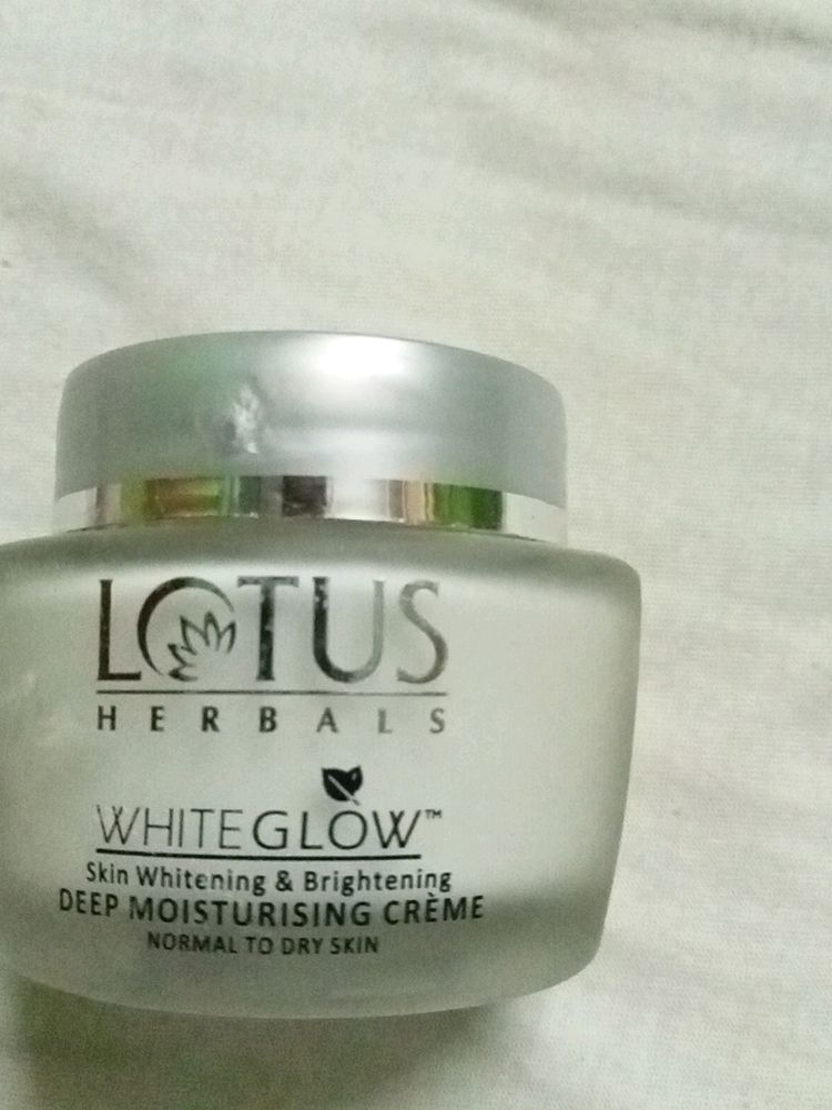 Lotus Herbals Whiteglow Deep Moisturizer