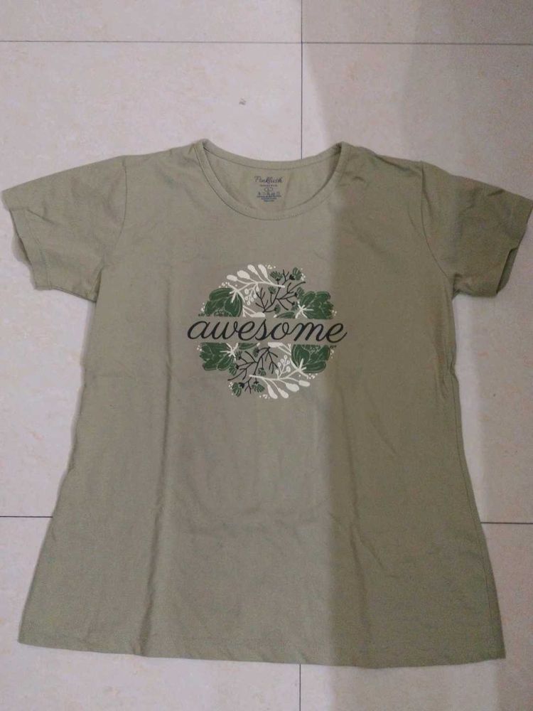 Awesome Graphic Tee with black printed lower wit