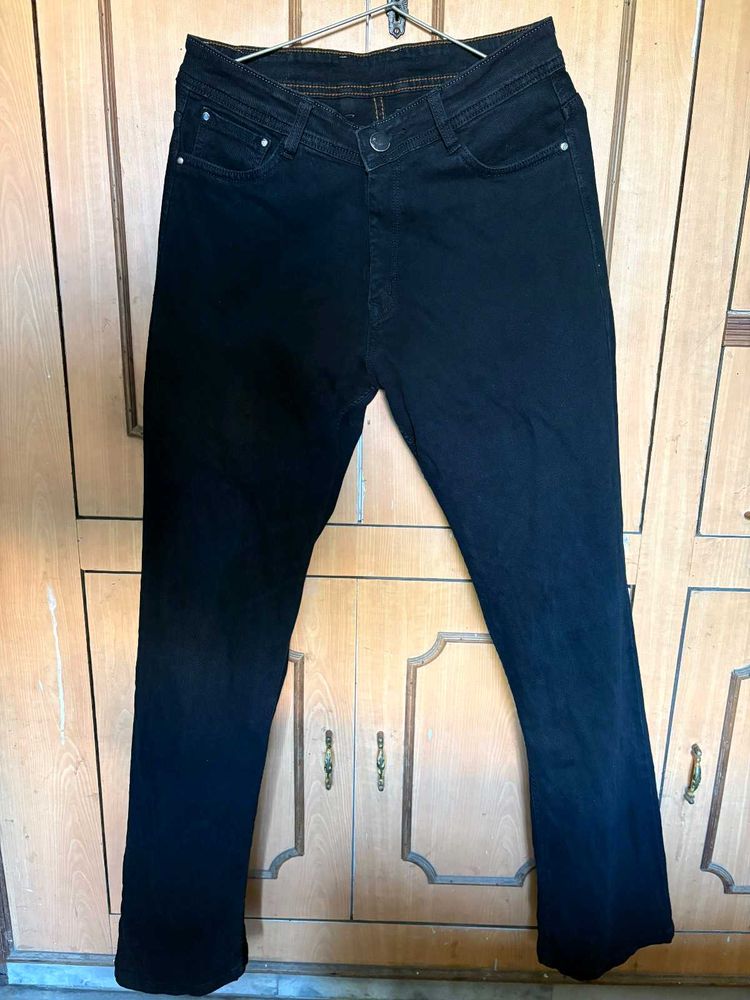 Classic Black Straight jeans