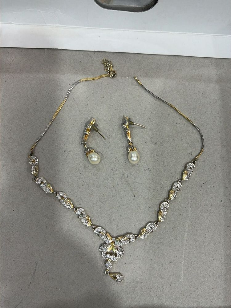 Elegant Pearl &amp; Crystal Necklace Set