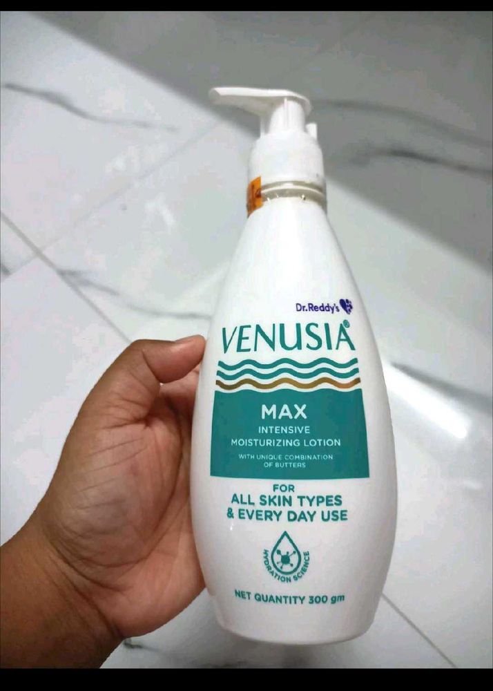 Venusia Max Intensive Moisturizing Lotion