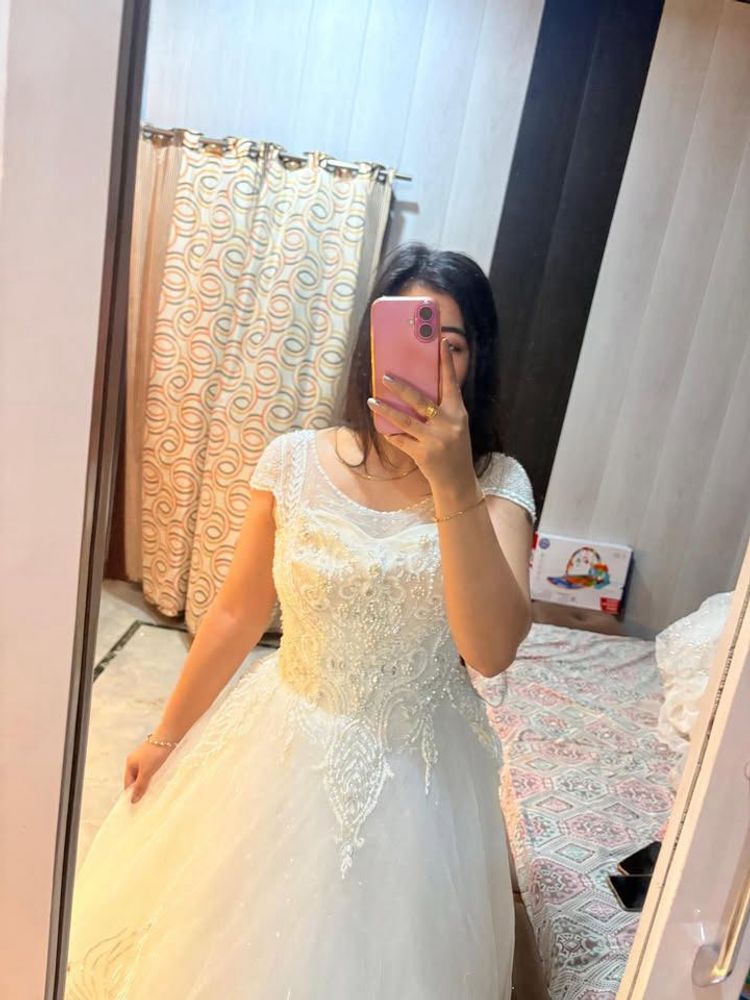 Elegant White Bridal Gown🎀🩷🧚🏻‍♀️