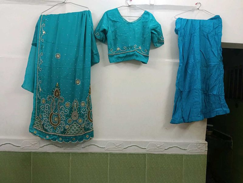 Beautiful Teal Embroidered saree Set