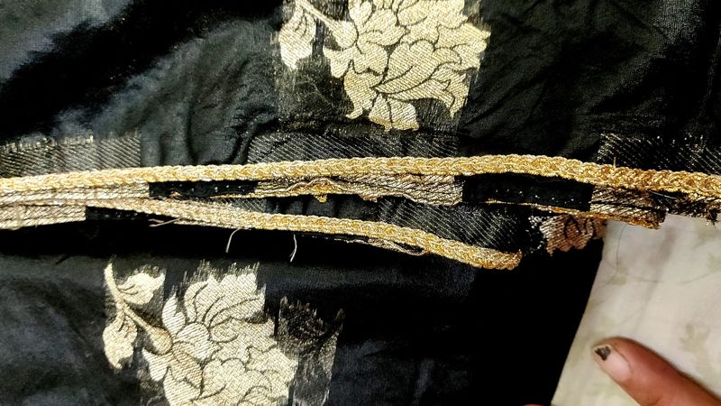 Black Dupatta With Big Flowers Butta On It &amp; Gota