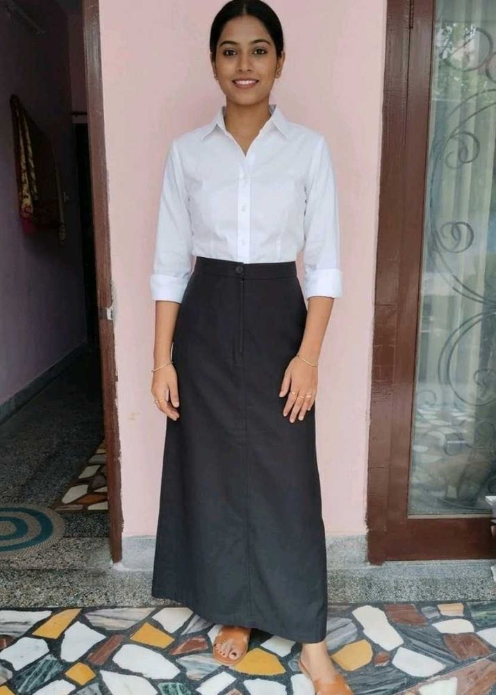 Wrinkle-Free Maxi Skirt with Adjustable Side-Zip