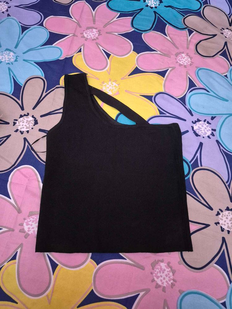 Black One-Shoulder Top