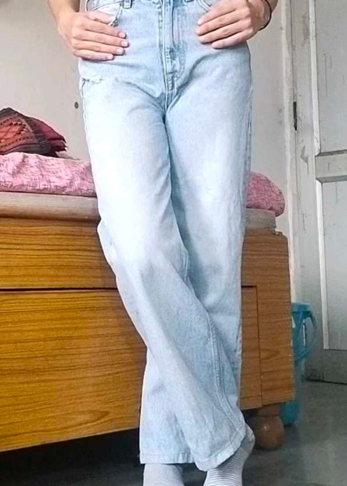 Light Wash Relaxed Fit Jeans