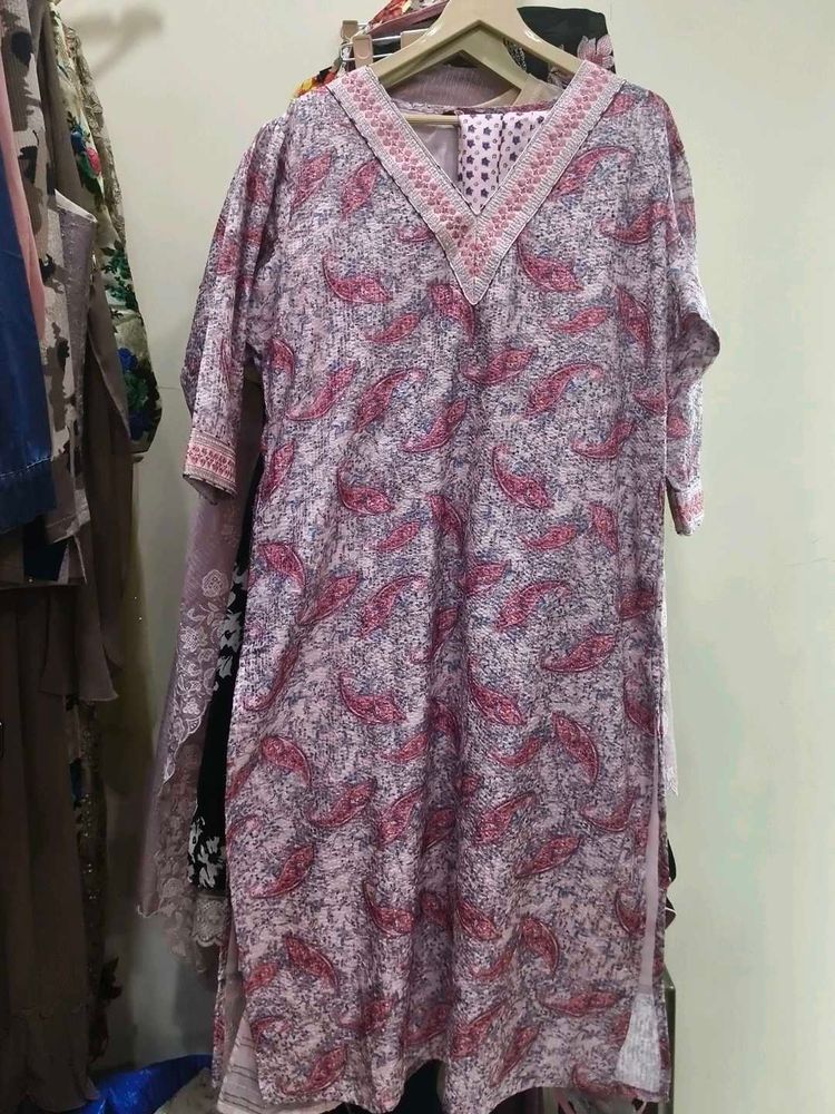 Beautiful Kurta Set with Pink Paisley Print
