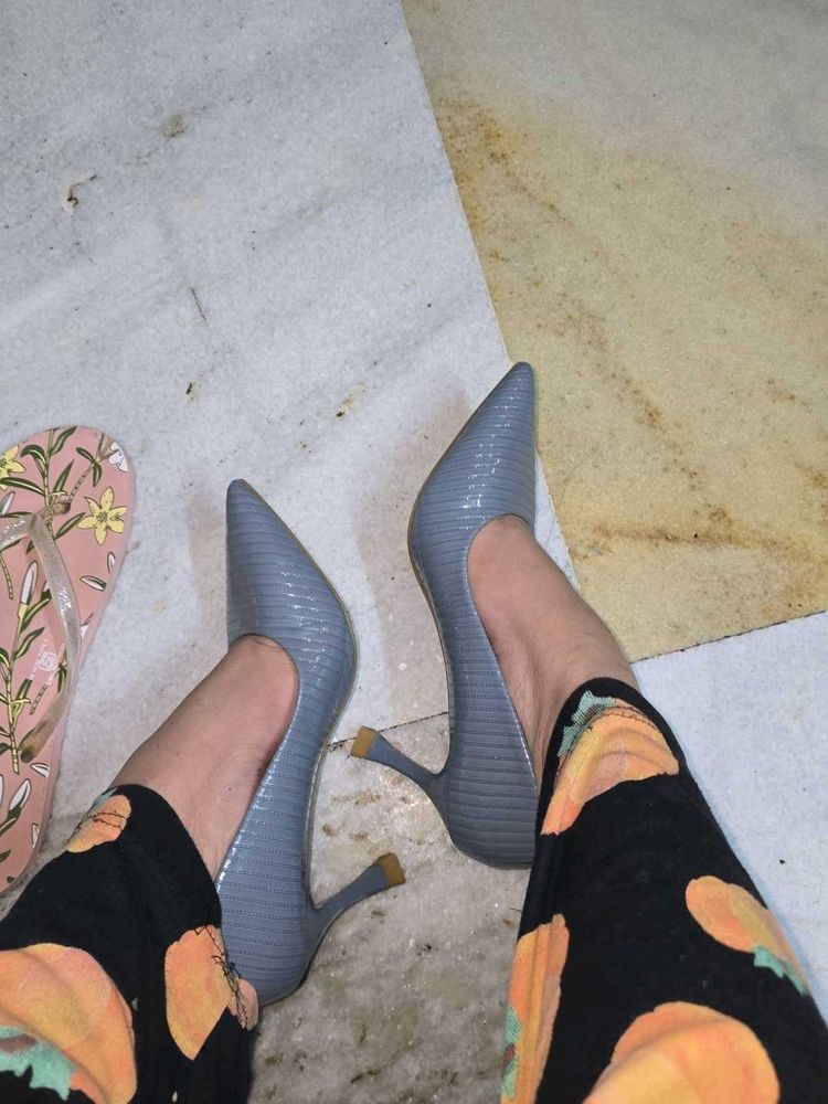grey pump heel pencil hee