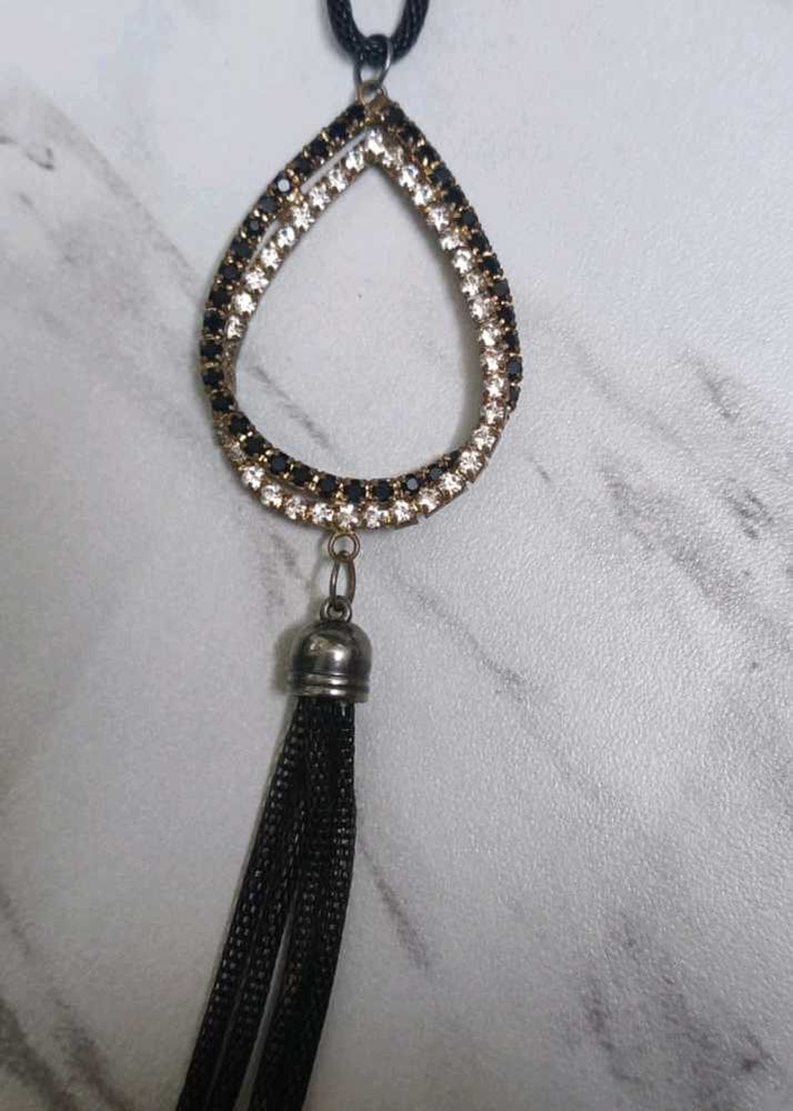 Stylish Teardrop Pendant Necklace