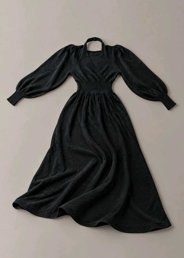 BLACK MAXI DRESS WITH PUFF SLEEVES AND CINCHED
