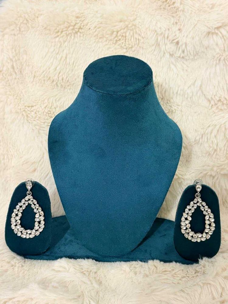 ✨️Elegant Tear Drop Crystal Earrings✨️