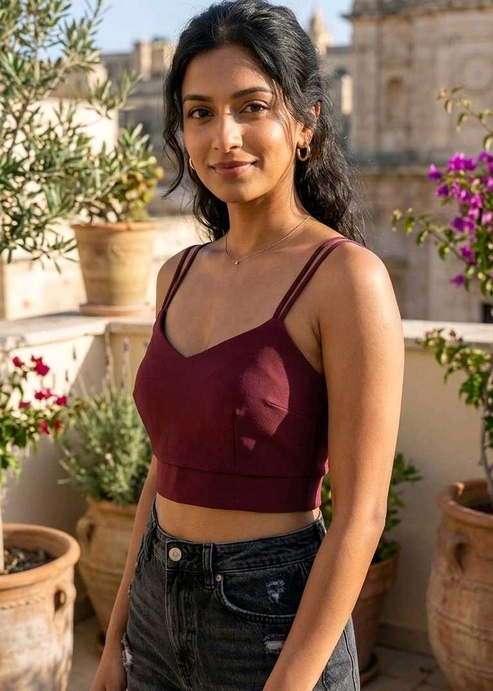 Chic Burgundy Strap Sweetheart Crop Top