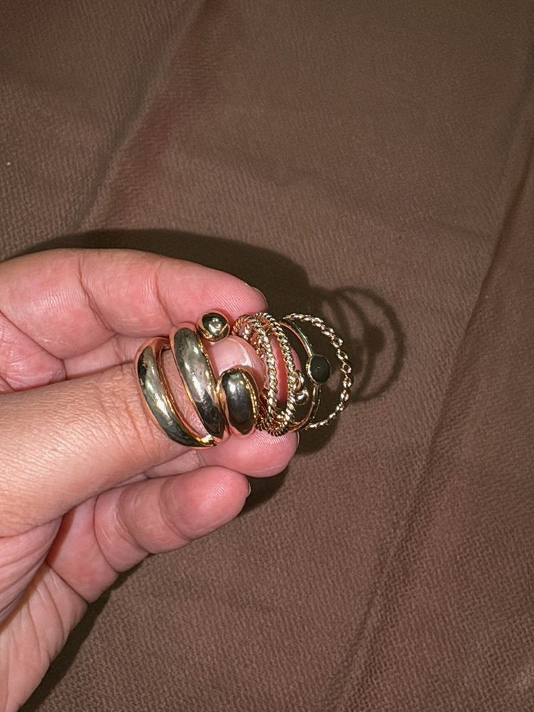 H&amp;M Set of 6 Chic Gold-Tone Rings