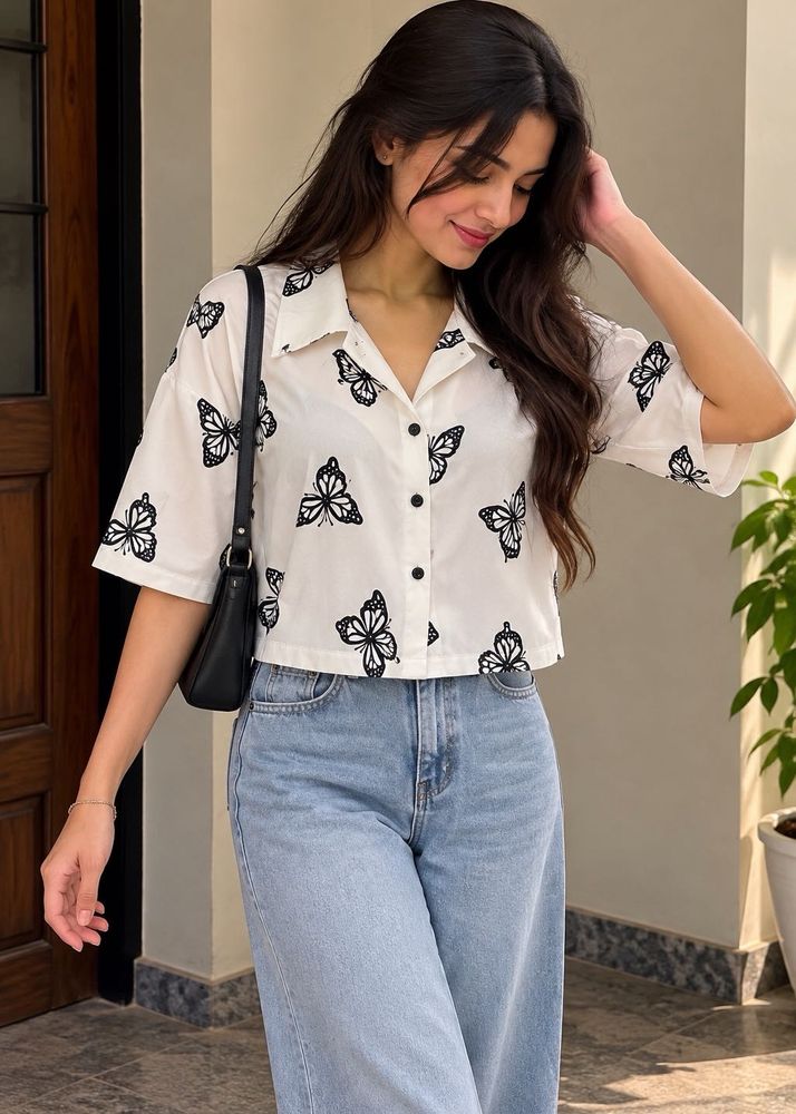 🦋 White Butterfly Print Cropped Shirt